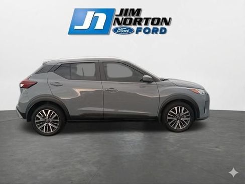 Used 2024 Nissan Kicks SV FWD image 11