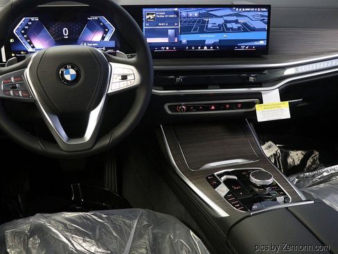Used 2026 BMW X7 xDrive40i w/ Premium Package image 17