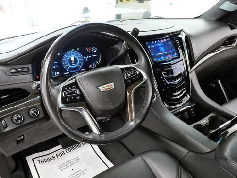 Used 2020 Cadillac Escalade Platinum AWD/4WD image 11