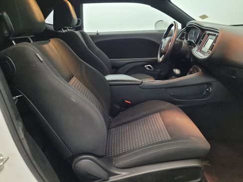 Used 2016 Dodge Challenger SXT RWD image 21
