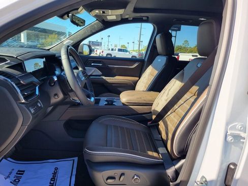 New 2026 GMC Acadia Denali Ultimate w/ LPO, Floor Liner Package FWD image 24