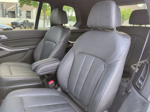 Used 2021 BMW X7 M50i w/ Dynamic Handling Package image 35