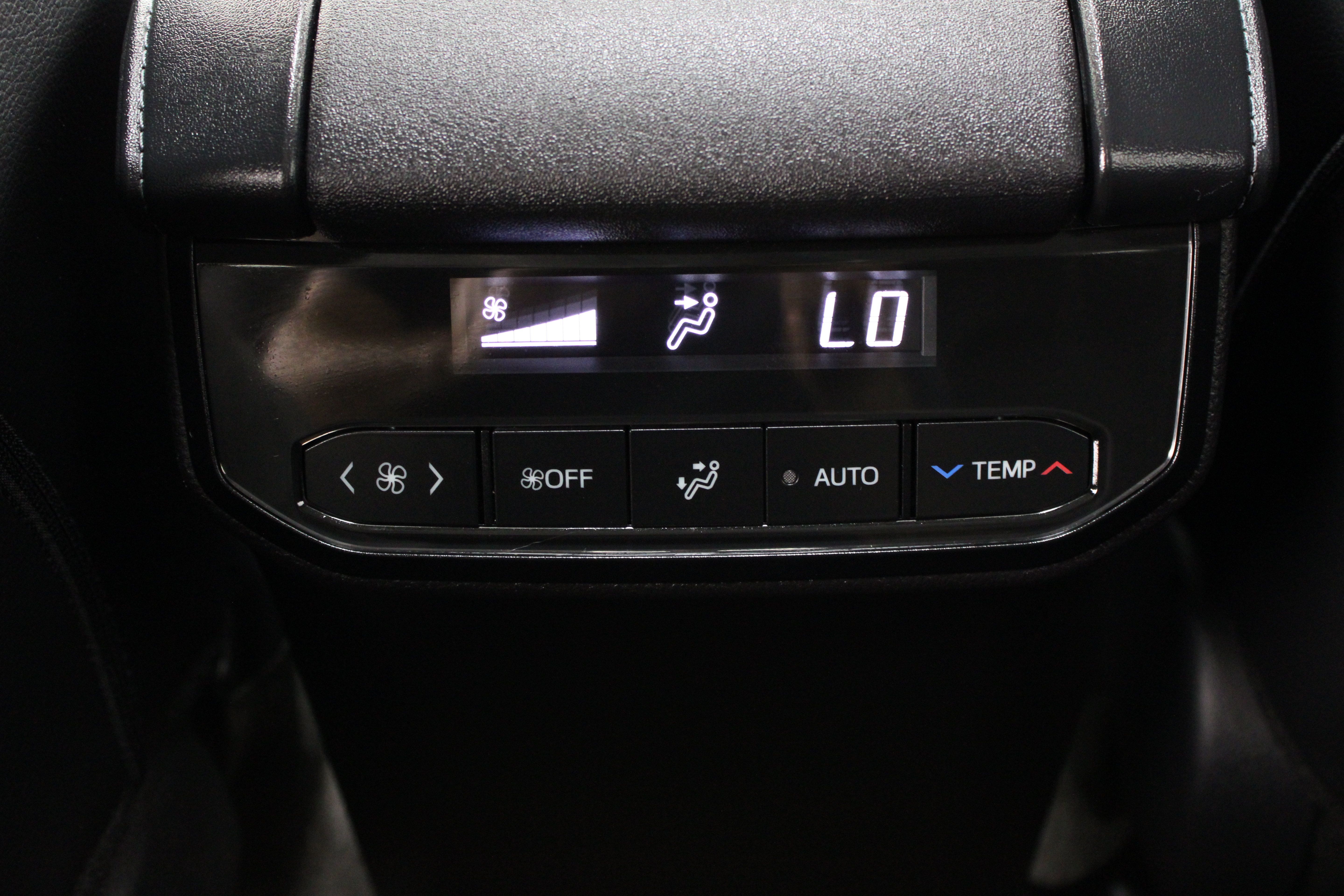Used 2026 Toyota Highlander Limited AWD/4WD image 31