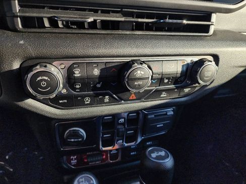 Used 2024 Jeep Wrangler Unlimited Sport image 13