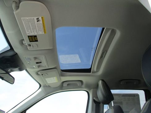 Used 2025 Ford Maverick Lobo AWD/4WD image 18