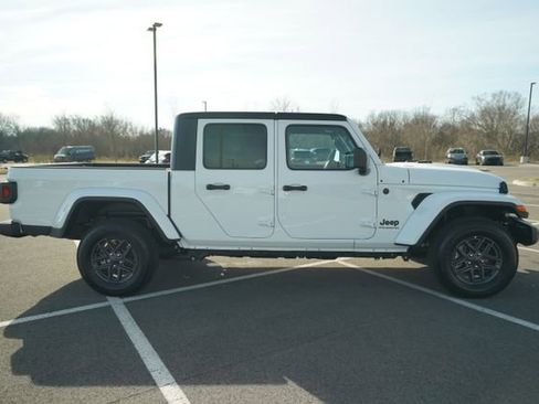 New 2025 Jeep Gladiator Sport image 9