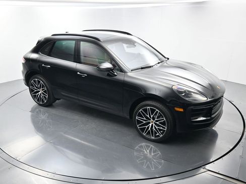 Used 2025 Porsche Macan image 44