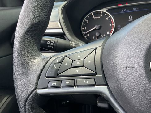 Used 2025 Nissan Altima 2.5 SV FWD image 30