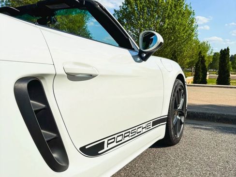 Used 2019 Porsche 718 Boxster image 12