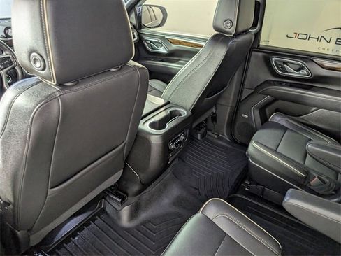 Used 2023 Chevrolet Suburban Premier image 15
