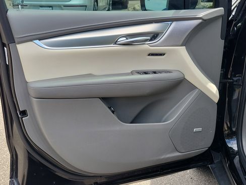Used 2022 Cadillac XT5 Premium Luxury w/ Technology Package AWD/4WD image 5