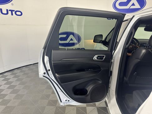 Used 2018 Jeep Grand Cherokee Altitude image 30