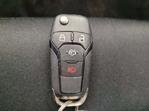 Used 2015 Ford Fusion SE image 32