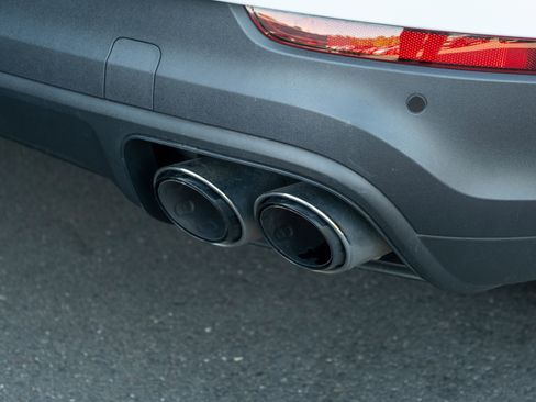 Certified 2024 Porsche Cayenne AWD/4WD image 40