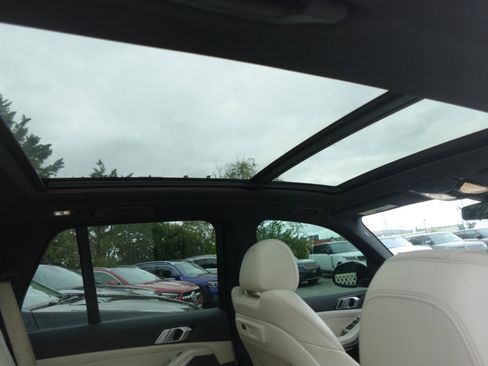 Used 2022 BMW X5 xDrive40i w/ M Sport Package image 13