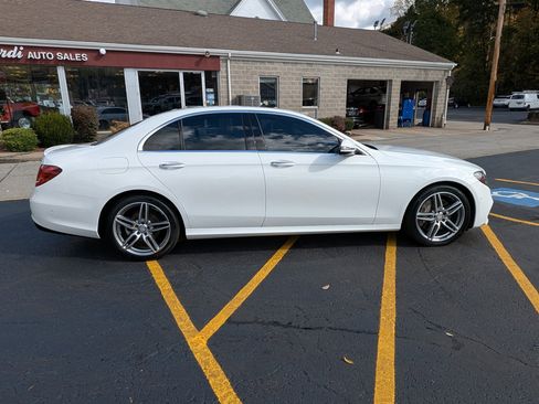 Used 2017 Mercedes-Benz E 300 4MATIC image 8