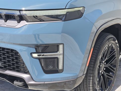 New 2026 Jeep Grand Wagoneer Limited AWD/4WD image 6