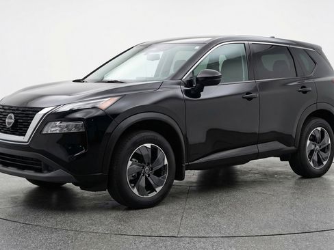 Used 2025 Nissan Rogue SV image 3
