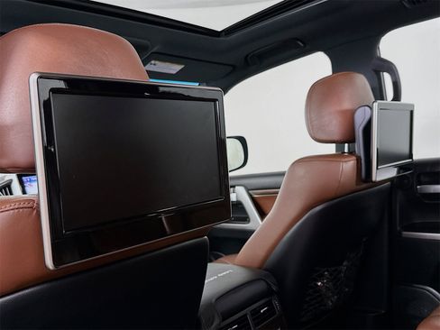 Certified 2017 Toyota Land Cruiser Base image 27