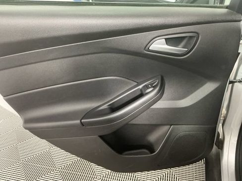Used 2015 Ford Focus SE FWD image 9