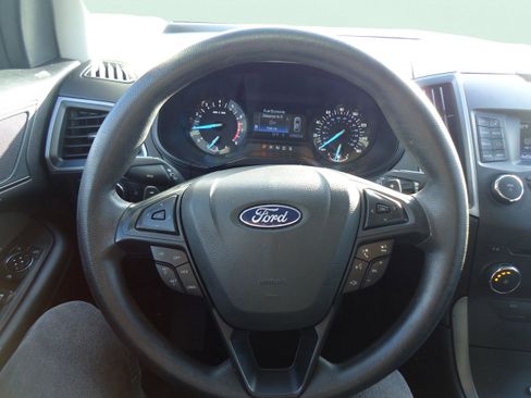 Used 2018 Ford Edge SE FWD image 12
