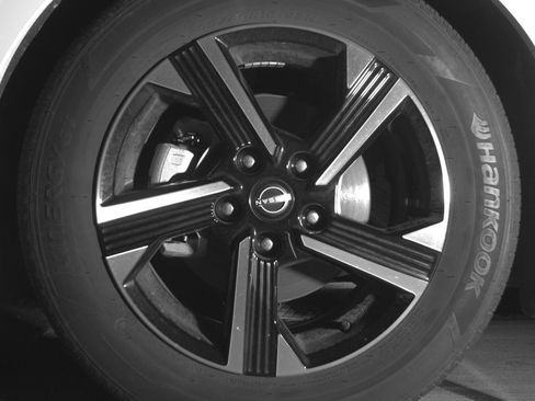 Used 2025 Nissan Sentra SV FWD image 12