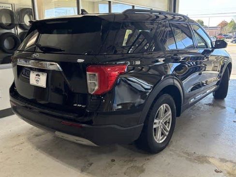 Used 2022 Ford Explorer XLT w/ Equipment Group 202A image 6