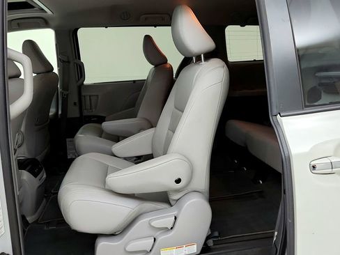 Used 2019 Toyota Sienna XLE w/ XLE Navigation Package AWD/4WD image 20