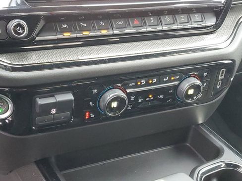 Used 2023 Chevrolet Silverado 1500 ZR2 image 18