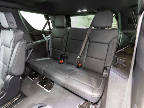 Used 2025 GMC Yukon Denali image 32