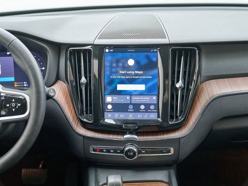 Certified 2024 Volvo XC60 T8 Plus AWD/4WD image 27