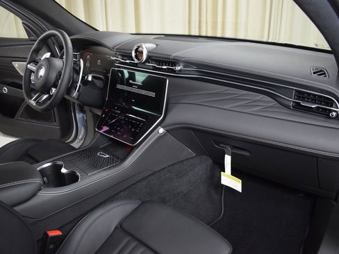 New 2025 Maserati Grecale Modena image 23