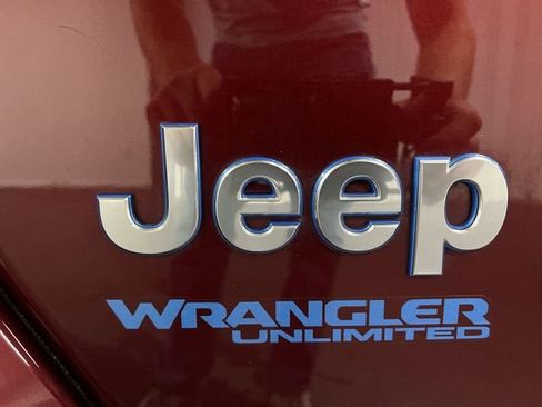 Used 2021 Jeep Wrangler Unlimited Sahara w/ Cold Weather Group AWD/4WD image 30
