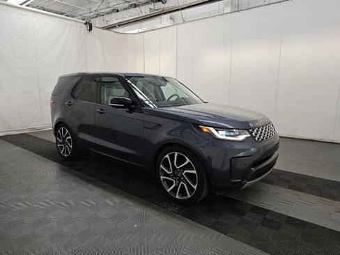 Used 2024 Land Rover Discovery S image 1