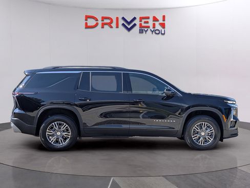 New 2026 Chevrolet Traverse LT w/ Driver Confidence Package image 6