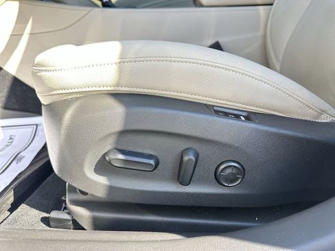 Used 2018 Buick Regal Essence w/ Driver Confidence Package #1 AWD/4WD image 18