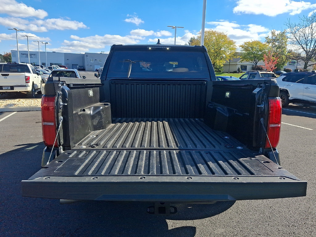 Certified 2025 Toyota Tacoma SR5 AWD/4WD image 36