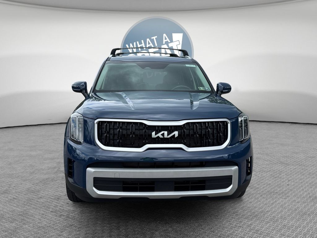 Used 2024 Kia Telluride EX w/ EX Captain's Chair Package AWD/4WD image 9