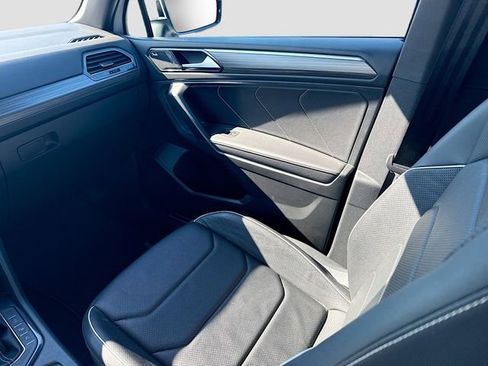 Used 2022 Volkswagen Tiguan SEL R-Line image 26