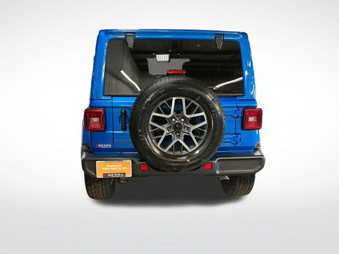 Certified 2025 Jeep Wrangler Unlimited Sahara AWD/4WD image 4