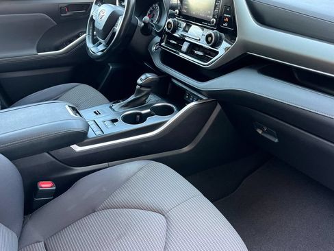 Used 2022 Toyota Highlander LE FWD image 20