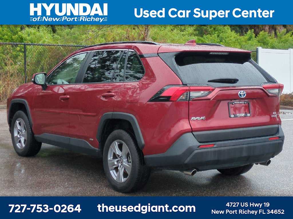 Used 2022 Toyota RAV4 LE AWD/4WD image 3