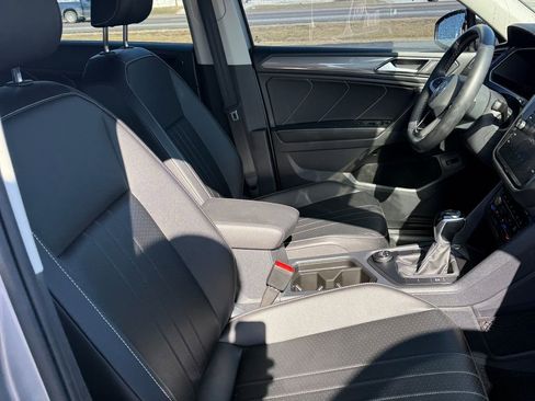 Used 2022 Volkswagen Tiguan SE image 48