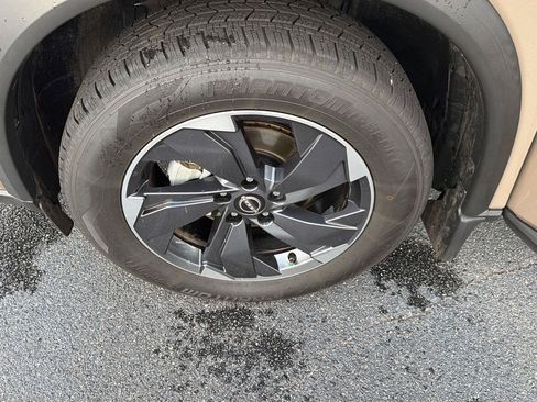 Used 2024 Nissan Rogue SV FWD image 36