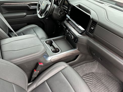 Used 2024 Chevrolet Silverado 2500 LTZ w/ LTZ Premium Package image 18