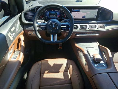 Used 2025 Mercedes-Benz GLS 450 4MATIC image 11