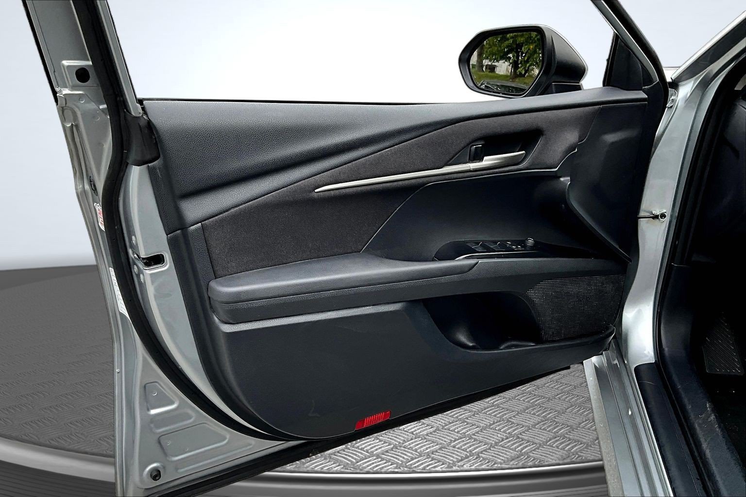 Used 2025 Toyota Camry LE FWD image 18