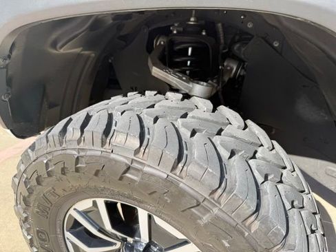 Used 2023 Toyota Tacoma TRD Off-Road w/ Technology Package image 6