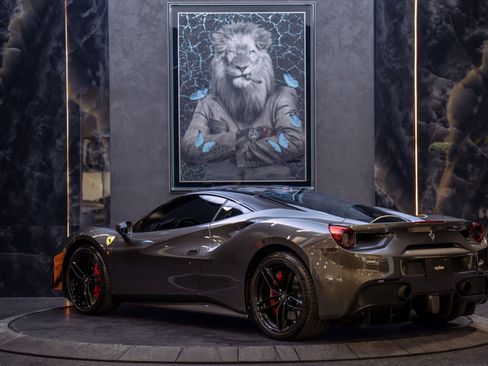Used 2017 Ferrari 488 GTB RWD image 5