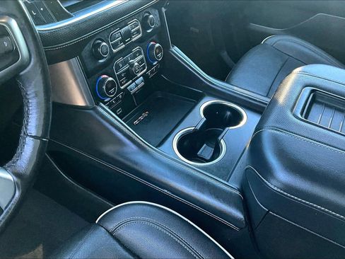 Used 2023 Chevrolet Suburban Premier image 10